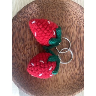Móc khoá dâu tây len 🍓