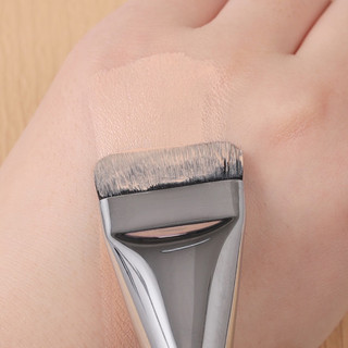 Cọ dẹt tán kem nền mỏng nhẹ cán bạc