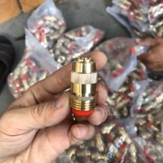 Béc tưới đồng chân ren 21mm có lọc
