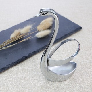 Giỏ thiên nga trang trí và đựng nĩa trái cây