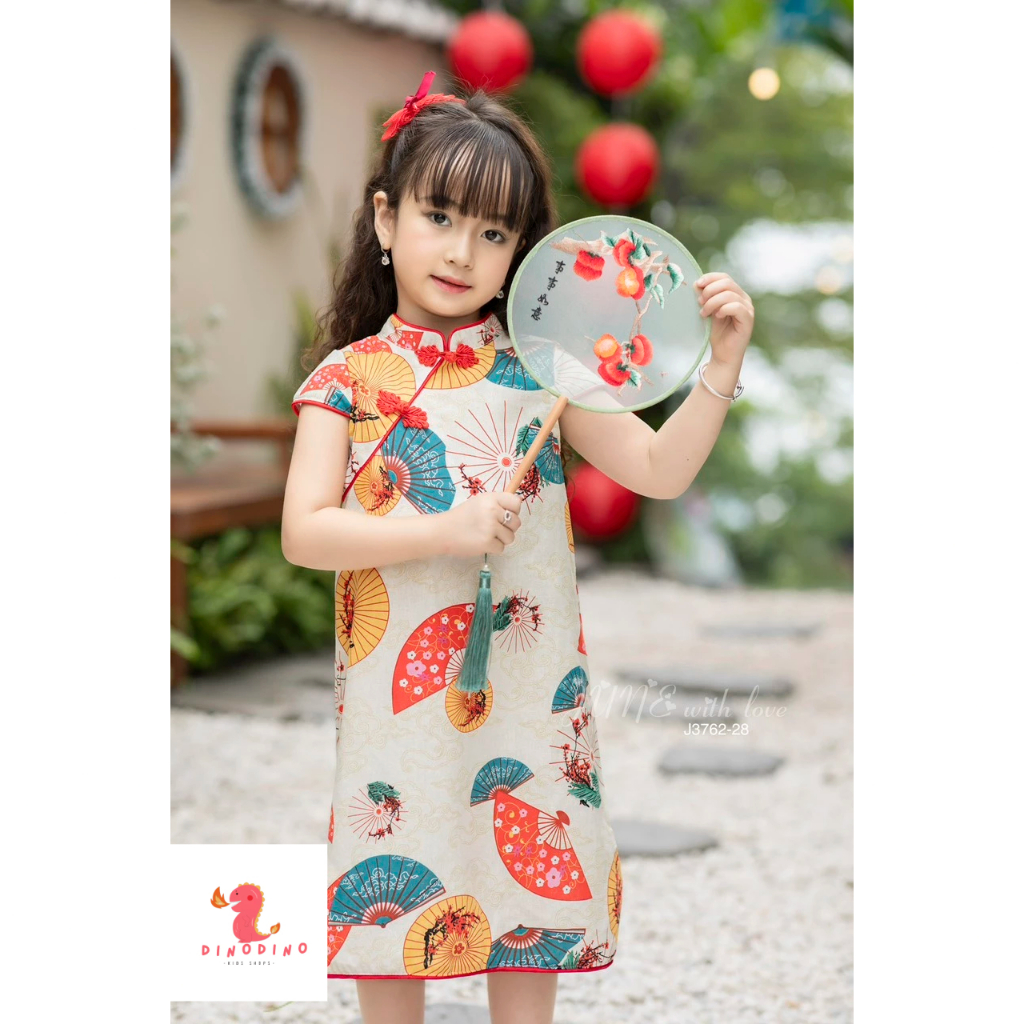 Sườn xám cách tân cho bé gái phong cách trung hoa đón tết 2024