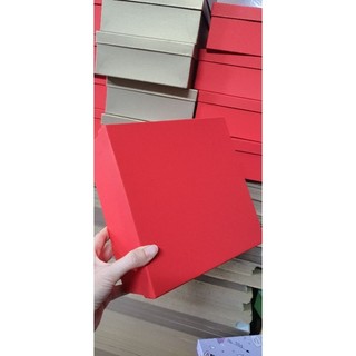 HỘP VUÔNG 20X20 CAO 8CM (CÓ THỂ KÈM HẠT XỐP VÀ NƠ XINH)