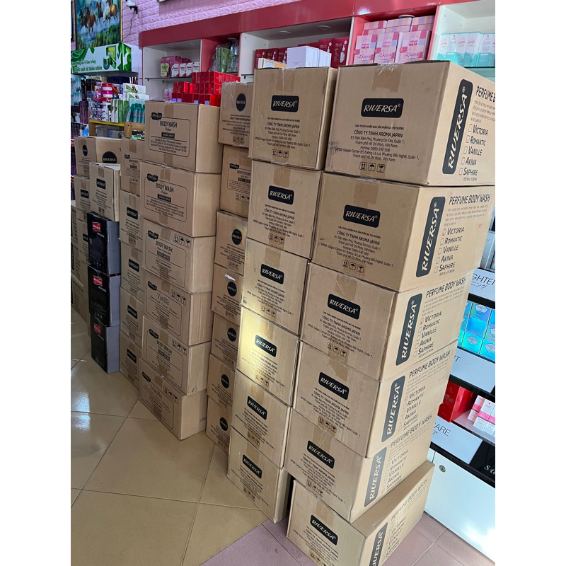 Combo sữa tắm dưỡng thể hương nước hoa Victoria chính hãng