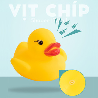 Vịt cao su bóp kêu chíp chíp giúp chậu tắm của bé trở nên vui nhộn, bé sẽ thích tắm hơn