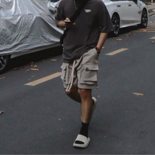 Quần short túi hộp kaki nam DATINO Double Pocket Stacked Kaki chống nhắn bền màu, túi sâu form rộng mặc trên gối