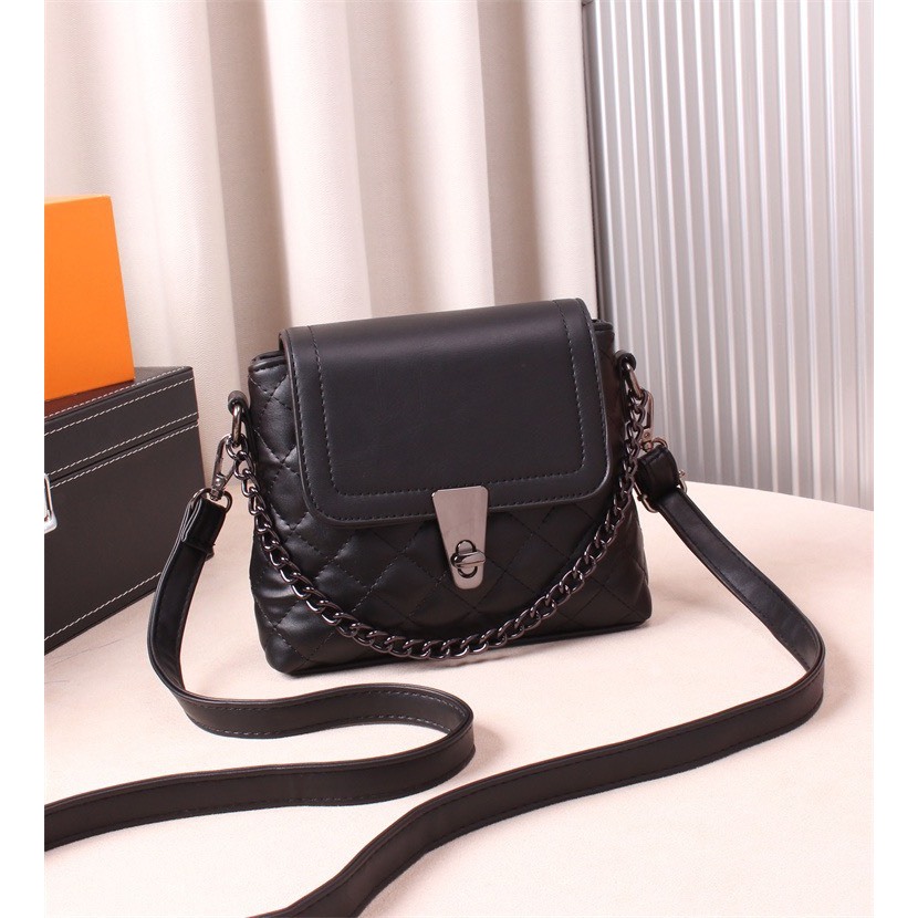 Túi xách đeo chéo nữ đi chơi khóa xoay chần trám - Túi xinh mint store PK 487