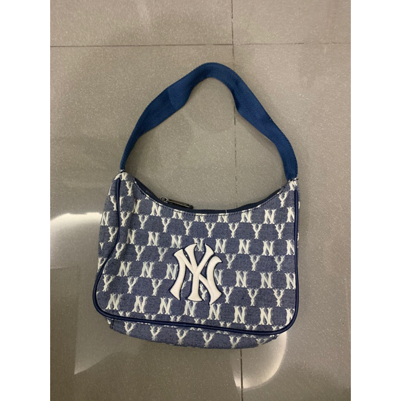 Corset, túi xách, mũ phụ kiện hot trend giá pass