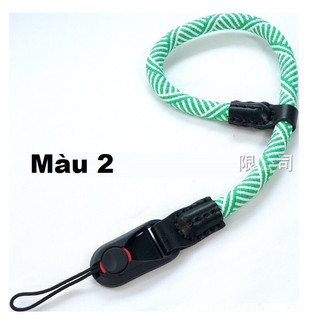 Dây đeo cổ tay cho máy ảnh.