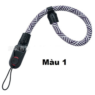 Dây đeo cổ tay cho máy ảnh.