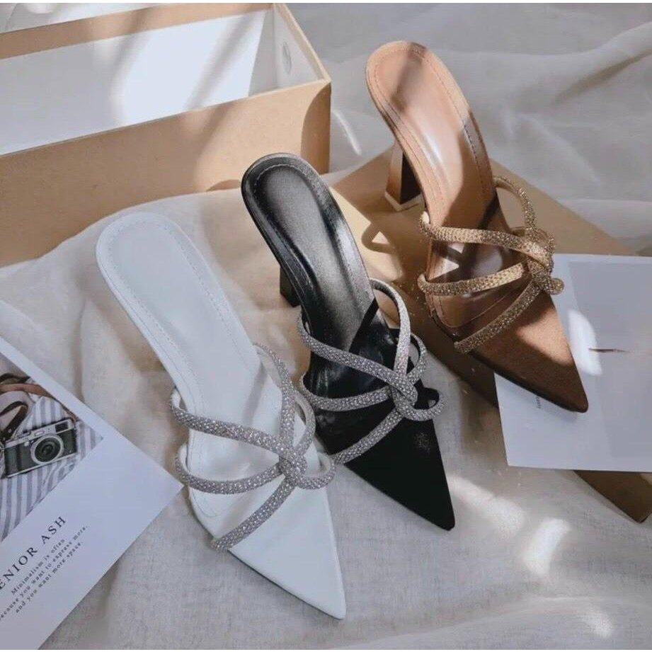 Dép cao gót ngọc trinh store đính đá chéo gót trụ cao 9cm mã mới len chân cực xinh.