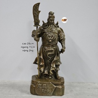 Quan công đứng trên bệ đá bằng đồng phong thuỷ