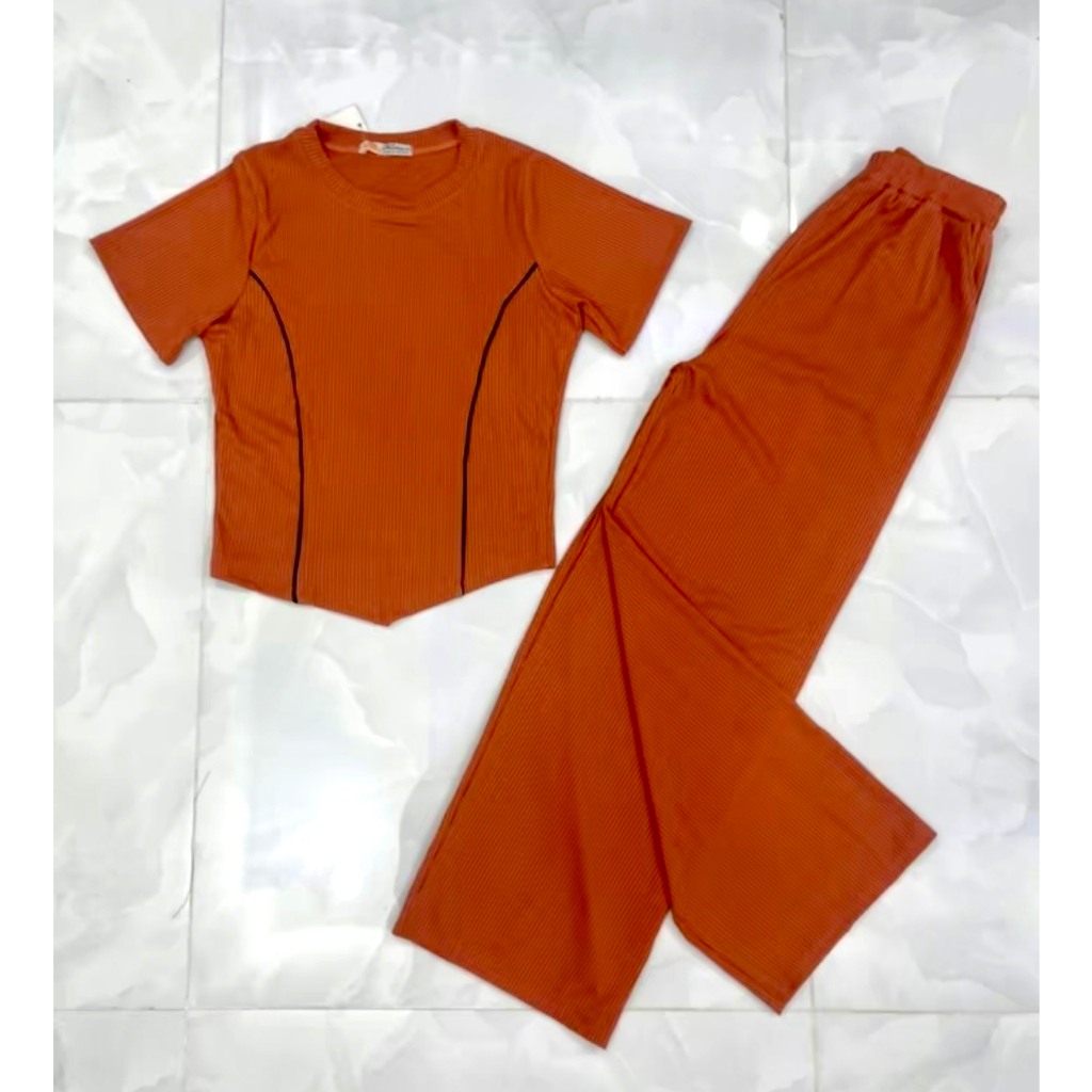 SÉT ĐỒ BỘ THUN GÂN ỐNG RỘNG SUÔNG KÈM ÁO BODY SIÊU HOT MỌI THỜI TRANG-PRADA