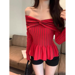 Áo len đỏ kẻ trễ vai hanny