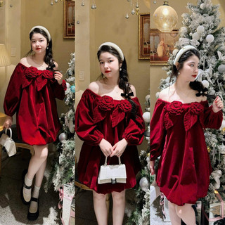Đầm đỏ nhung trễ vai kết hoa