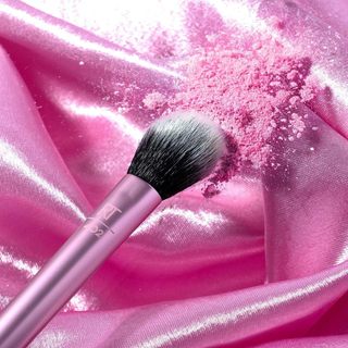 Cọ phấn Highlight RT REAL TECHNIQUES Setting Brush Setting Brush (không hộp)
