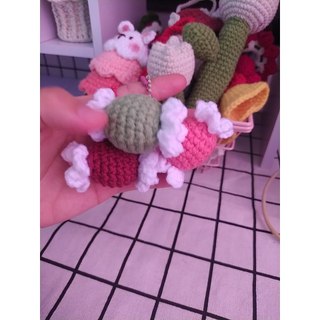 Móc khoá hình kẹo bằng len handmade