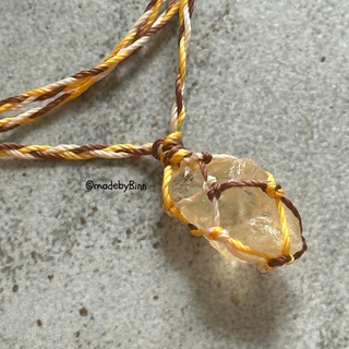 Dây chuyền đá Citrine handmade – dây thắt macrame đơn giản