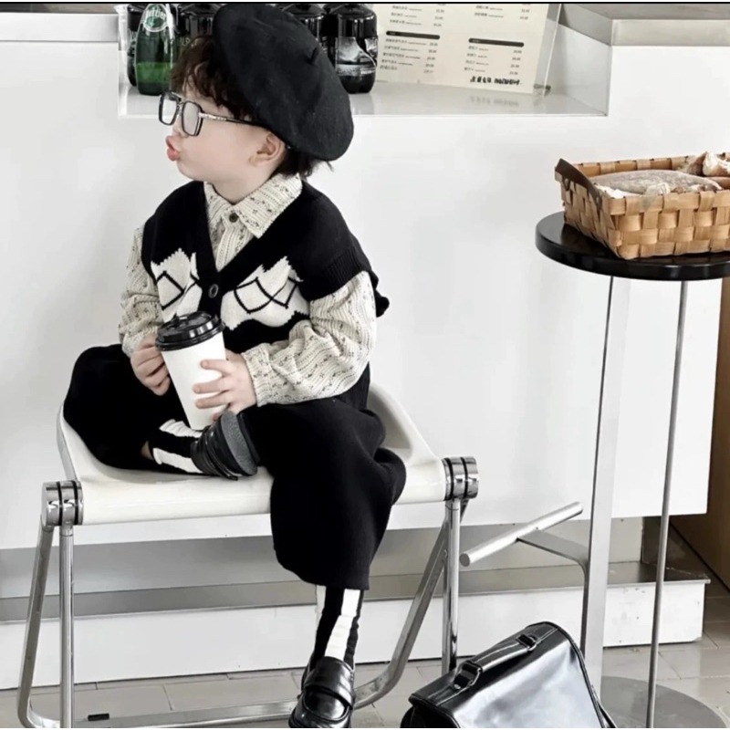 Áo gile len cài khuy cho bé trai và bé gái màu đen và trắng kem chất len mềm size 90-150