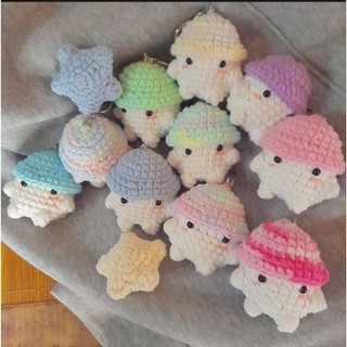 Móc khóa nấm bằng len handmade thủ công