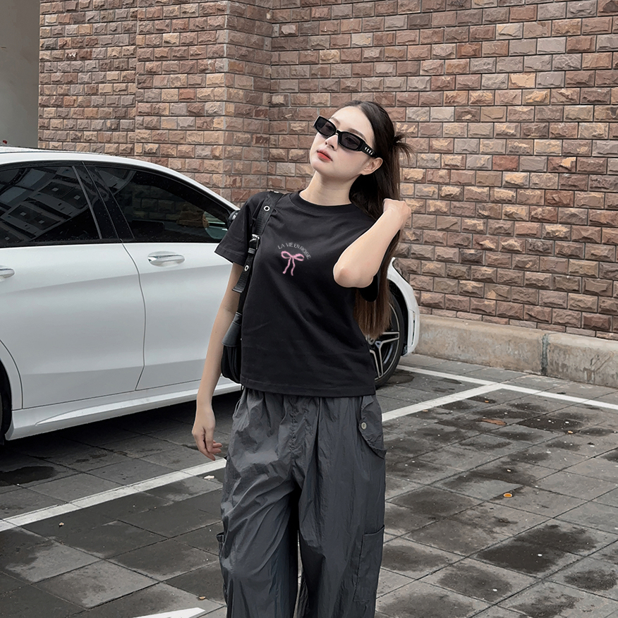 Áo Thun Form Fit Mẫu Nơ La Vien Rose. Áo Baby Tee Chất Cotton Co Giãn, Thoải Mái | BigBuy360 - bigbuy360.vn