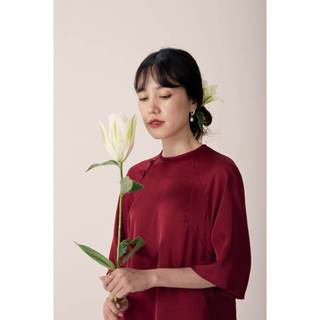 Chicka Chicka - ÁO DÀI lụa tô châu cổ tròn Sài Gòn màu đỏ (KHÔNG BAO GỒM QUẦN)