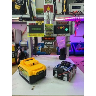 Pin đóng dewalt chân sạc adaptor 10cell 4ah