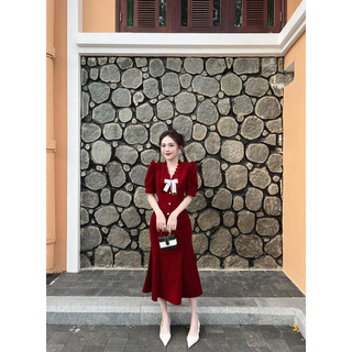 Đầm midi nhung đỏ đuôi cá tag nơ trắng