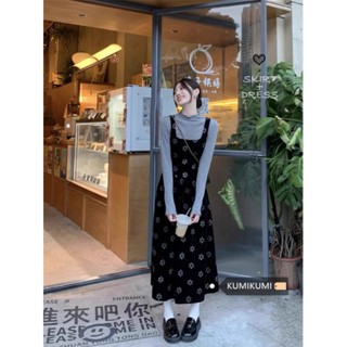   ORDER-sẵn yếm S  Váy yếm nhung đen hoa nhí thon eo xoè dài điệu đà thu đông 