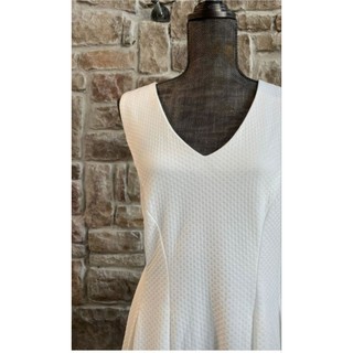 ĐẦM NỮ XUẤT DƯ