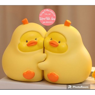 Tượng thạch cao tô màu cặp đôi ôm nhau