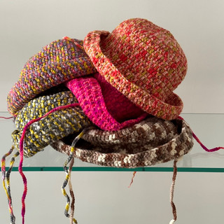 Nón len NEENEE ĐAN XEN STRAP BUCKET HAT chất len dày dặn