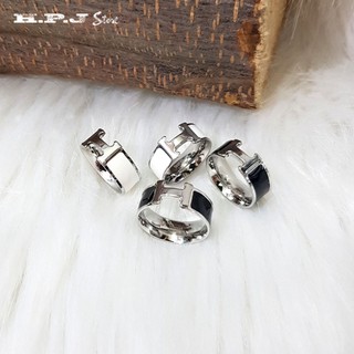 Nhẫn mặt chữ H màu titan nguyên bản.