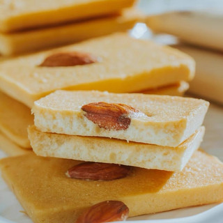 BÁNH QUY HẠT DINH DƯỠNG( hạt điều, hạnh nhân)