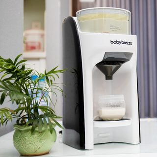 Máy pha sữa Baby Brezza Formula Pro Advanced
