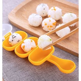 Khuôn cơm lắc ăn dặm cho bé