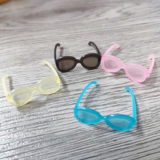Mắt kính, mắt kiếng cho búp bê barbie 4 màu xinh xắn kích thước 4cm*2,5cm