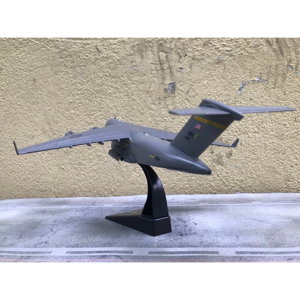 Mô hình Máy bay C-17 Globemaster III 1:200