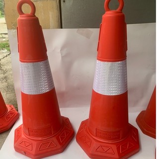 Cọc tiêu nhựa Nhật Quang đỏ phản quang trắng