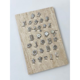 Lẻ 1c charm đá mã h01