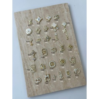 Lẻ 1c charm đá mã h02