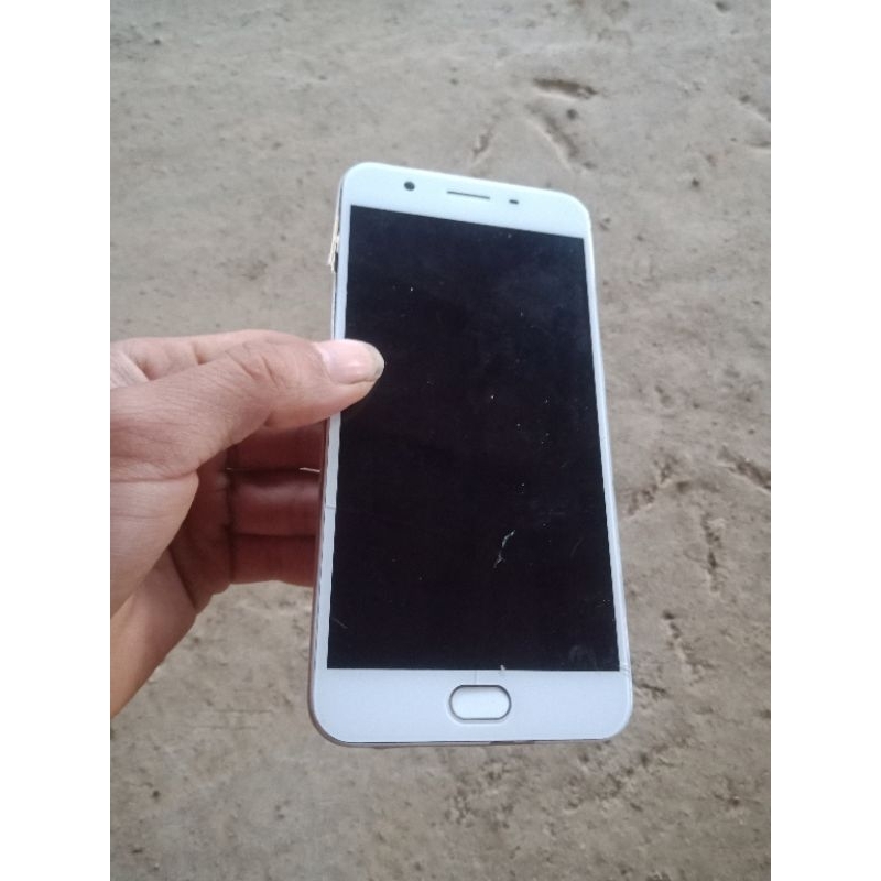 Xác điện thoại cũ oppo f1s không lên nguồn.