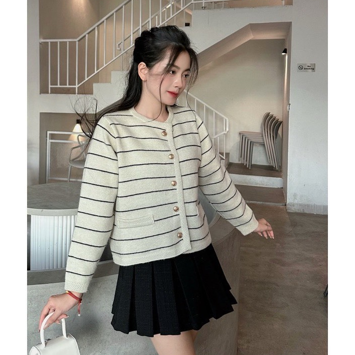 Áo len nữ VMSTYLE cardigan tay dài kẻ ngang cổ tròn nút ngọc 2 túi giả form rộng basic đi chơi, dạo phố 310 - ALU00266