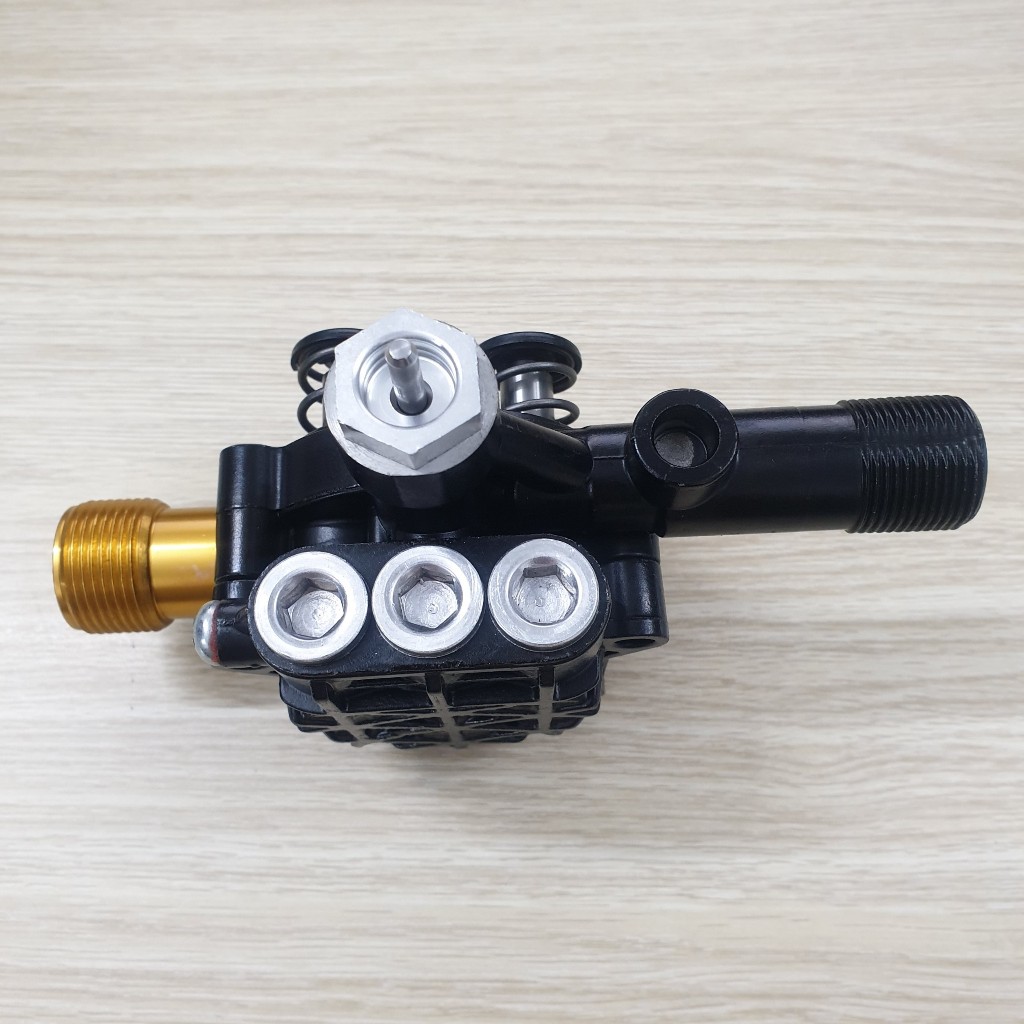 Đầu bơm của máy xịt rửa xe DCA AQW5.57