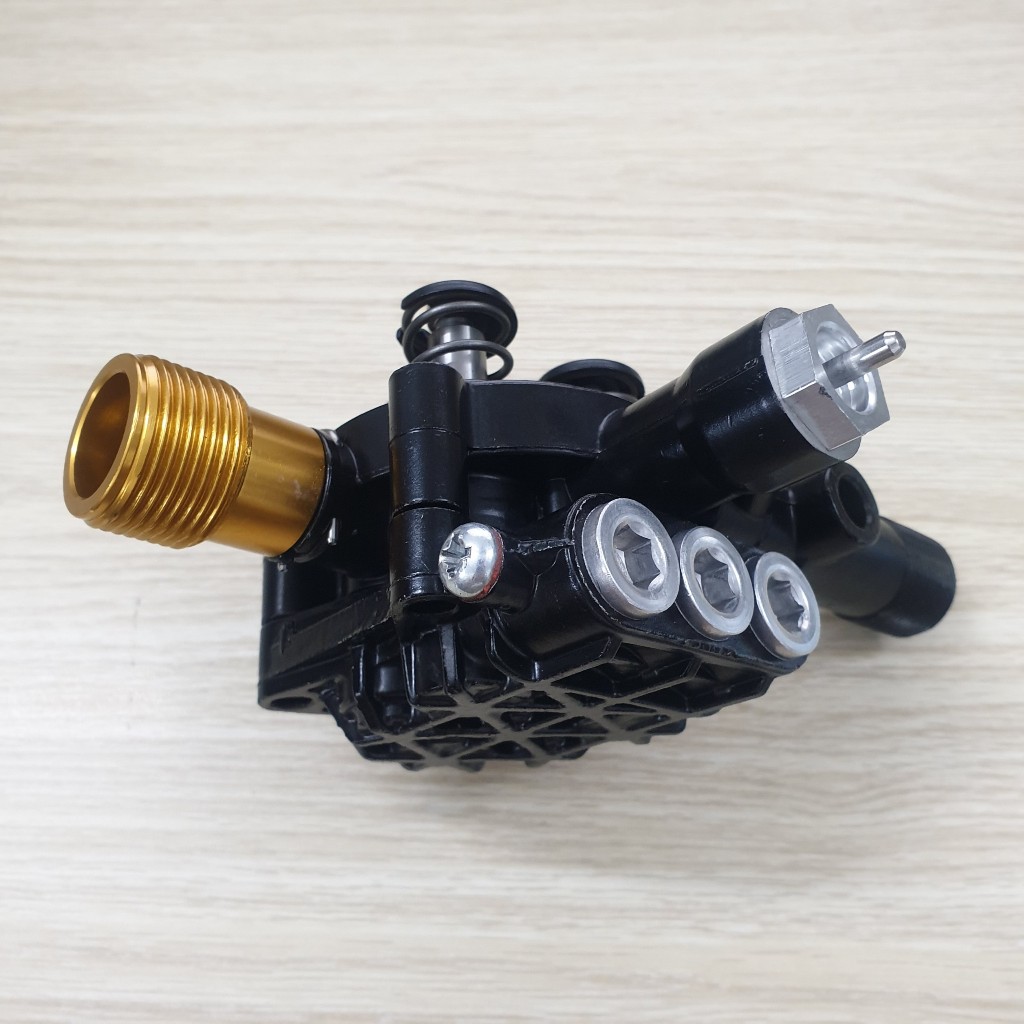 Đầu bơm của máy xịt rửa xe DCA AQW5.57