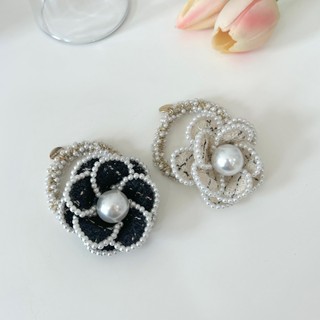 Cột tóc hoa hồng đính hạt sang trọng quý phái Modleaf Pearl rose tie Hàn Quốc