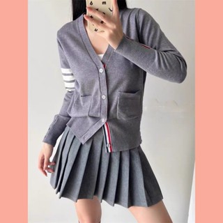  Áo Cardigan len cao cấp Thomb chất len mỏng mịn form dáng vừa vặn cổ V kẻ 3 sọc chuẩn Hàn Quốc . Mã M2 