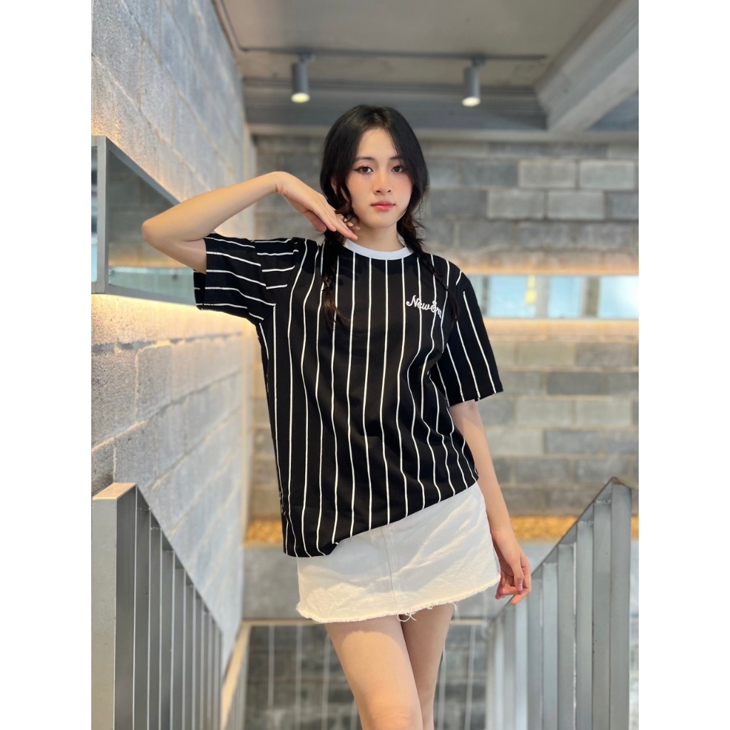 Áo thun kẻ sọc viền cổ tròn