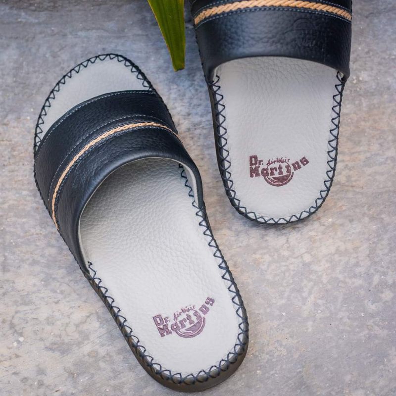 Dép dr martens quai bản may viền