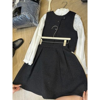 𝗟𝗔 𝗖𝗛𝗔𝗥𝗠𝗘́ | @lacharmeshop set dạ áo sát nách+ chân váy 2205 jin.c