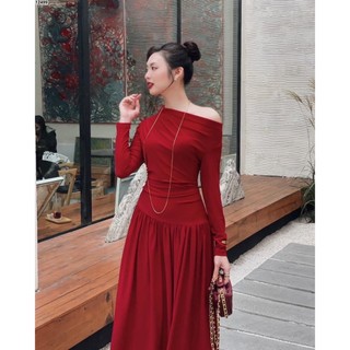 Đầm đỏ lệch vai dáng xòe nhẹ